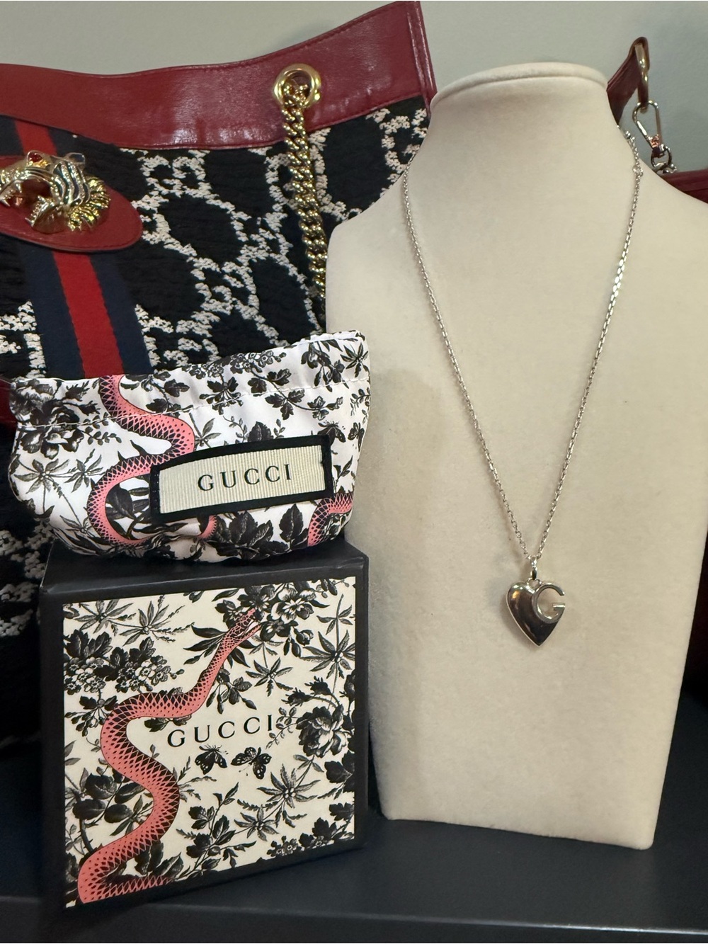 Gucci Sterling Silver Heart G Logo Pendant Necklace 925 Italy Authenticated - Picture 8 of 8
